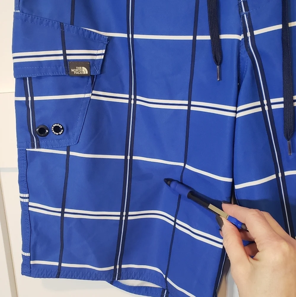 The North Face Blue White Black Plaid Boardshorts Size 36